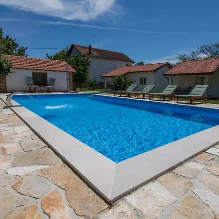 Ranc Vitina Holiday home *